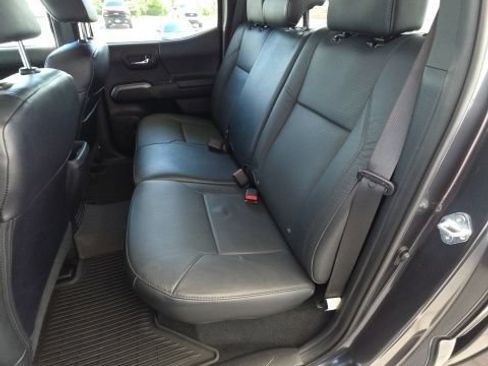 Used 2021 Toyota Tacoma Limited AWD/4WD image 14
