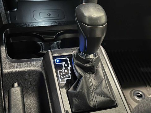 Certified 2020 Toyota Tacoma TRD Off-Road image 16