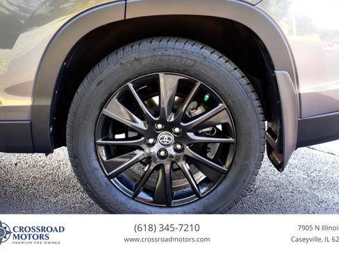 Used 2019 Toyota Highlander SE AWD/4WD image 13