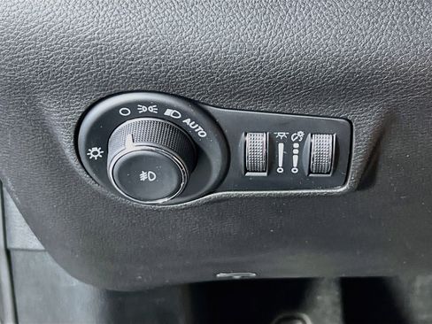 Used 2023 Jeep Compass Latitude w/ Convenience Group AWD/4WD image 10