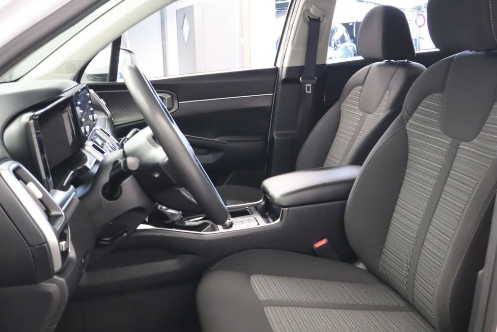 Used 2023 Kia Sorento LX FWD image 19