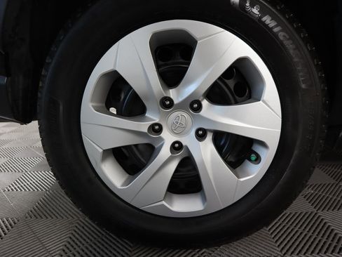 Used 2023 Toyota RAV4 LE image 33