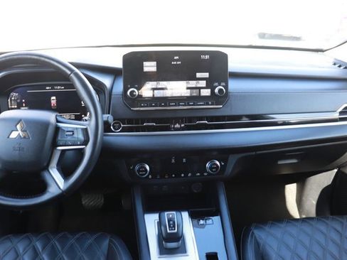 Used 2024 Mitsubishi Outlander 4WD Plug-In Hybrid image 16