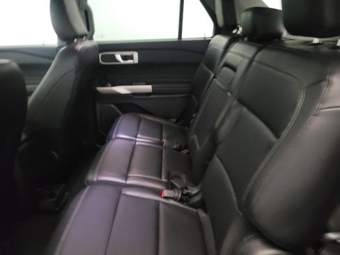 Used 2023 Ford Explorer XLT w/ Equipment Group 202A AWD/4WD image 18