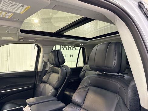 New 2025 Lincoln Navigator L Reserve image 24