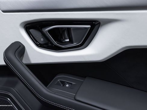 Used 2023 Lamborghini Urus S image 43