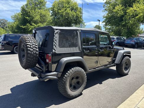 Used 2014 Jeep Wrangler Unlimited Rubicon w/ Connectivity Group AWD/4WD image 4