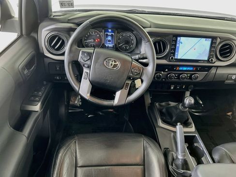 Used 2022 Toyota Tacoma TRD Off-Road w/ TRD Premium Off Road Package AWD/4WD image 23