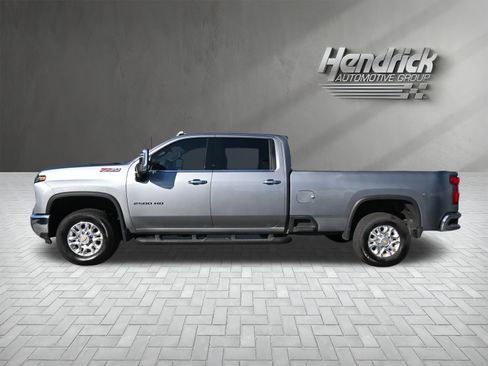 Used 2024 Chevrolet Silverado 2500 LTZ w/ LTZ Convenience Package image 9