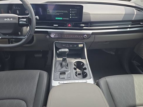 New 2027 Kia Carnival FWD image 14