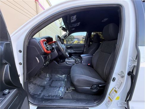 Used 2017 Toyota Tacoma TRD Off-Road w/ Tow Package (A/T) image 7