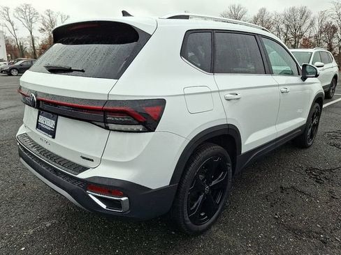 New 2026 Volkswagen Taos SEL image 4