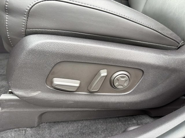 Used 2026 Kia Carnival FWD image 10