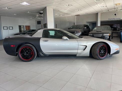Used 2004 Chevrolet Corvette Z06 w/ Memory Package image 8