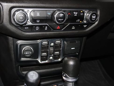 Used 2024 Jeep Gladiator Sport AWD/4WD image 42