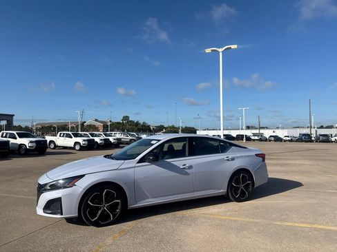 Certified 2025 Nissan Altima 2.5 SR FWD image 12