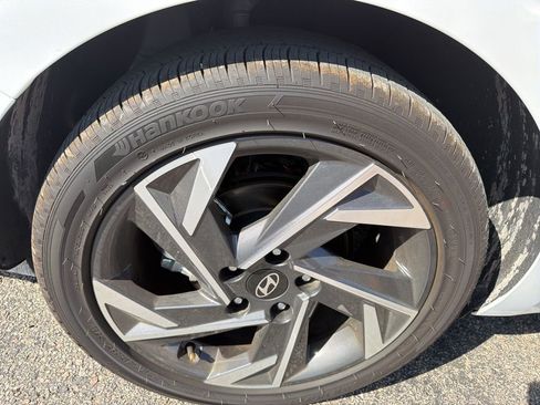 Used 2025 Hyundai Elantra SEL FWD image 9