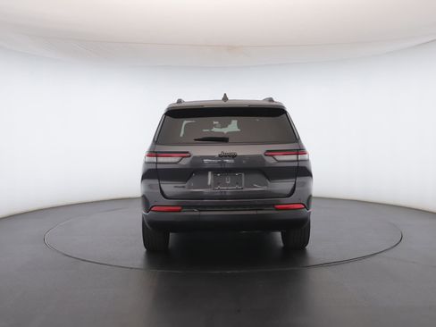 Used 2023 Jeep Grand Cherokee L Laredo image 23