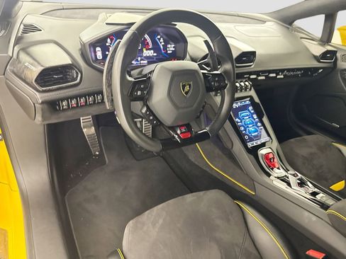 Used 2020 Lamborghini Huracan EVO RWD image 9