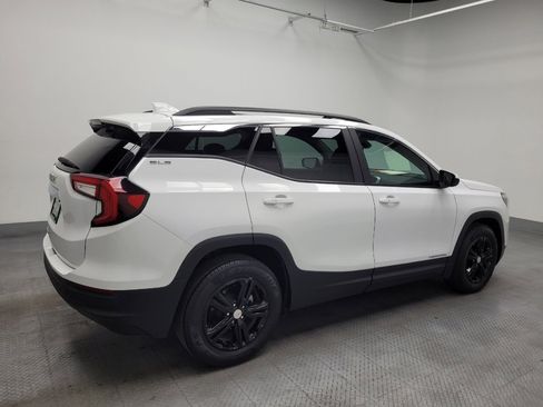 Used 2022 GMC Terrain SLE w/ Driver Convenience Package image 10
