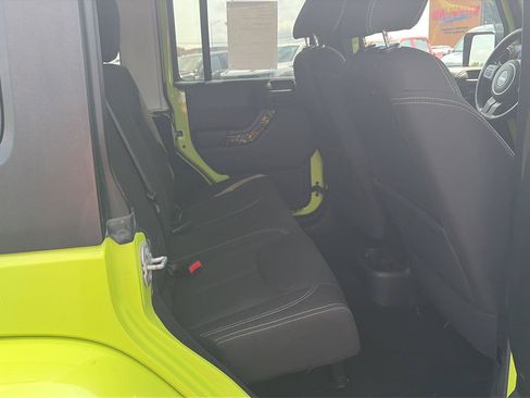 Used 2016 Jeep Wrangler Unlimited Sahara w/ Connectivity Group AWD/4WD image 16