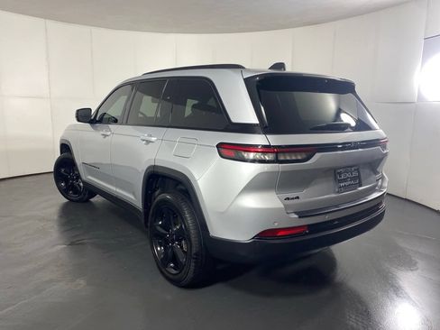 Used 2025 Jeep Grand Cherokee Limited w/ Luxury Tech Group II AWD/4WD image 8