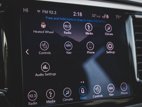 Used 2019 Chrysler Pacifica Touring Plus w/ Advanced Safetytec Group image 8