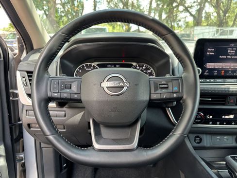 Used 2025 Nissan Rogue SV FWD image 29