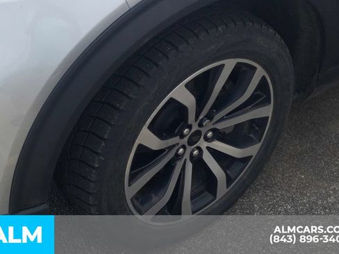 Used 2022 Ford Explorer ST-Line w/ Class IV Trailer Tow Package AWD/4WD image 5
