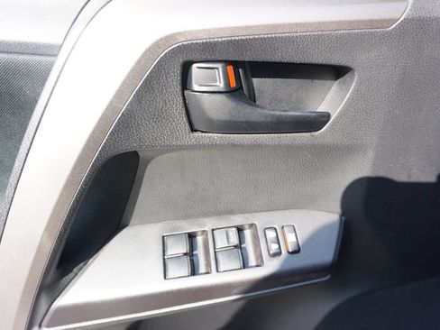 Used 2017 Toyota RAV4 LE FWD image 3