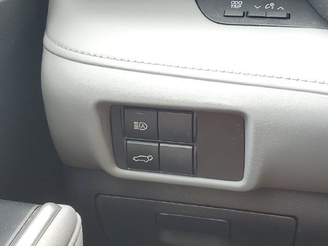 Used 2022 Toyota Highlander XLE AWD/4WD image 20