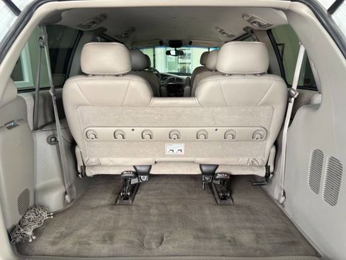 Used 2000 Chrysler Town & Country Limited image 36