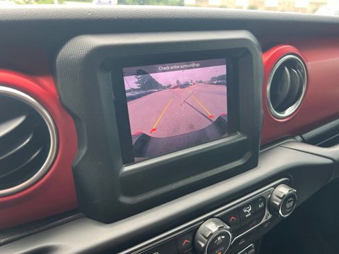 Used 2020 Jeep Gladiator Rubicon AWD/4WD image 14