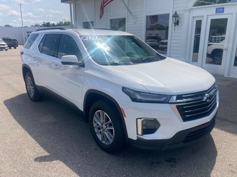 Certified 2023 Chevrolet Traverse LT w/ Rear Camera Mirror Package FWD image 3