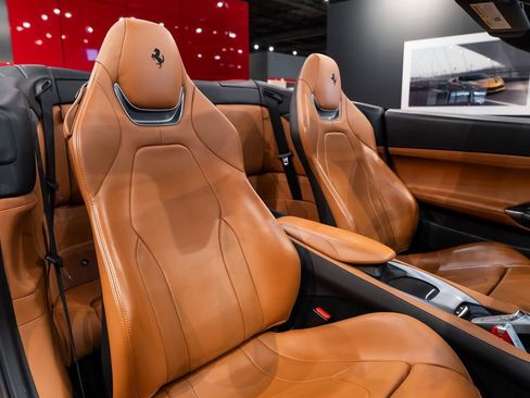 Certified 2019 Ferrari Portofino image 40