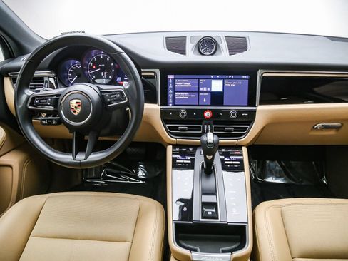Certified 2023 Porsche Macan AWD/4WD image 16