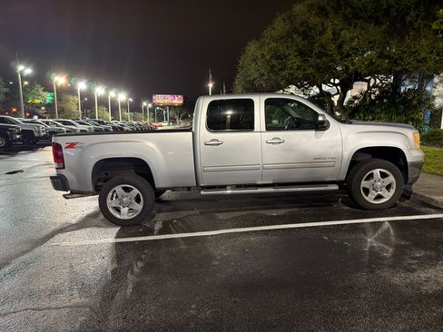Used 2013 GMC Sierra 2500 SLT w/ SLT Convenience Package image 12