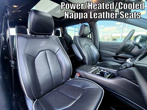 Used 2025 Chrysler Pacifica Limited FWD image 42