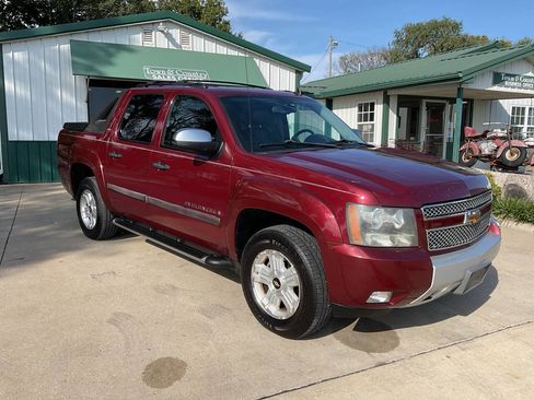 Used 2008 Chevrolet Avalanche LT w/ LT Preferred Equipment Group image 3