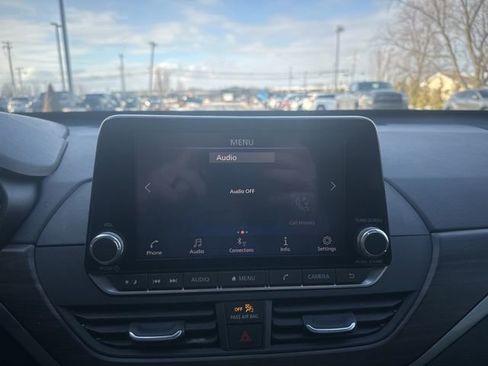 Used 2025 Nissan Altima 2.5 SV image 18