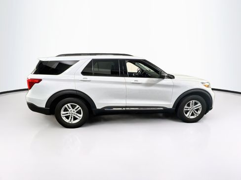Used 2020 Ford Explorer XLT w/ Equipment Group 202A AWD/4WD image 4