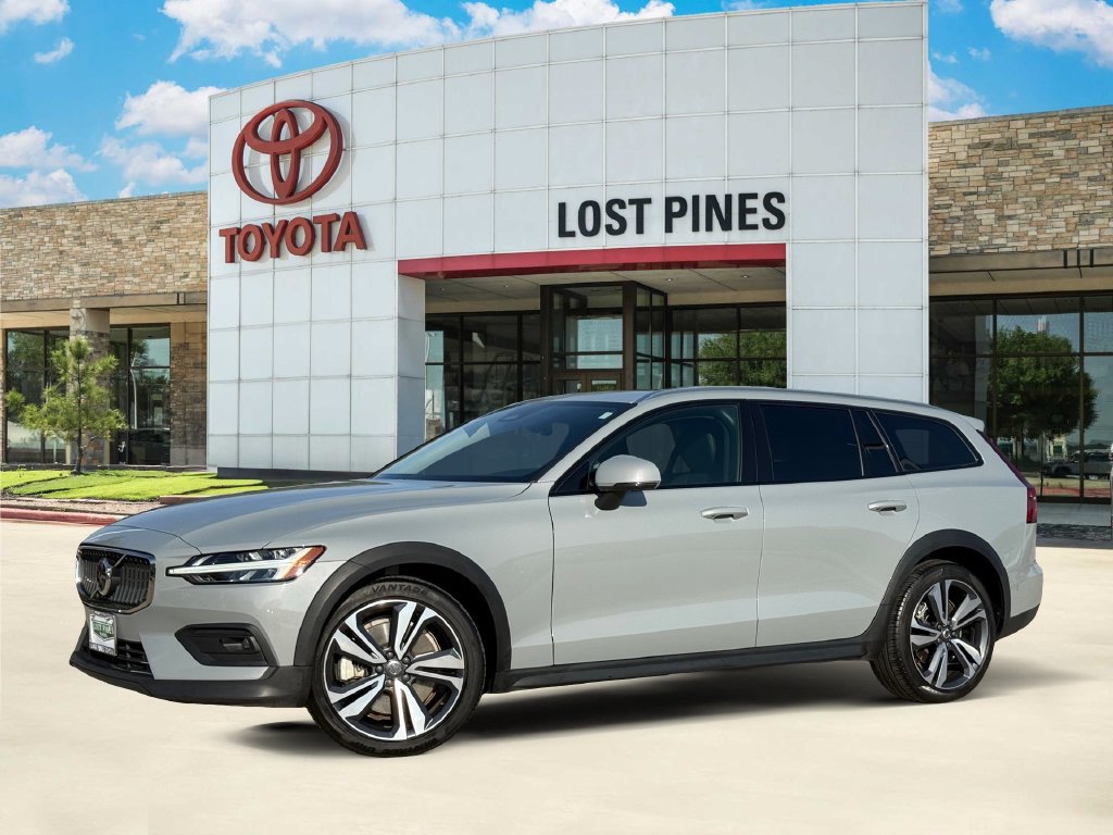 Used 2025 Volvo V60 B5 Cross Country Plus AWD/4WD image 1