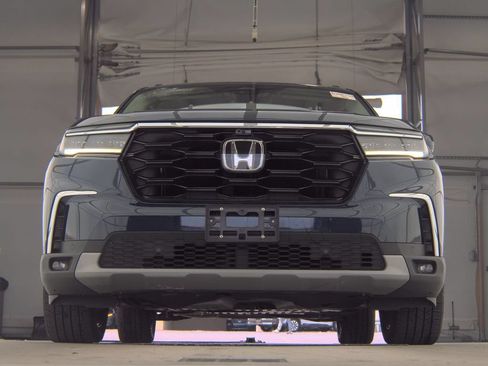 Used 2023 Honda Pilot Elite image 11
