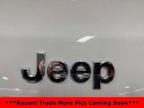 Used 2019 Jeep Cherokee Limited image 26