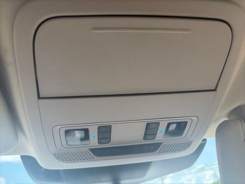 Used 2021 Ford Explorer XLT w/ Equipment Group 202A RWD image 25