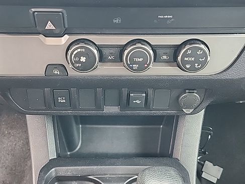 Used 2020 Toyota Tacoma SR image 11