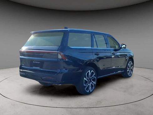New 2026 Lincoln Navigator Reserve AWD/4WD image 9