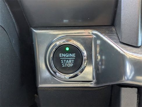 Used 2021 Ford F150 Lariat w/ Max Trailer Tow Package image 19