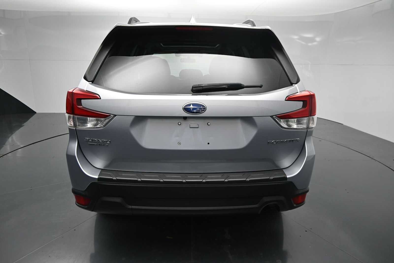 Used 2021 Subaru Forester Premium AWD/4WD image 5