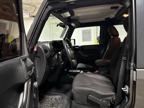 Used 2018 Jeep Wrangler Sport AWD/4WD image 17